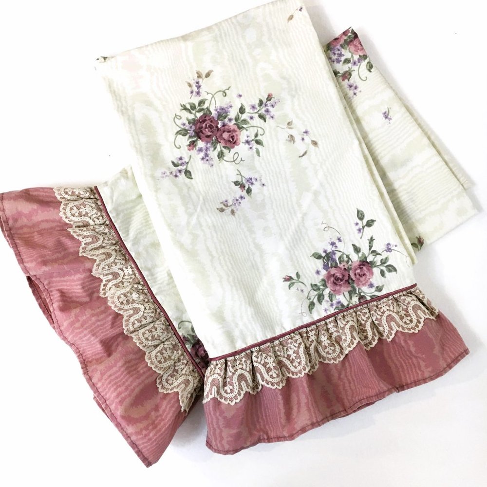 80’s VTG Pillowcases Cottagecore Romantic Roses Flower / Cream